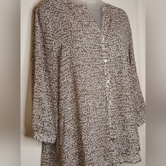 2/$30 CHICO'S Mobwife Lightweight Brown and White Patterned Blouse(#1,007) - Picture 5 of 9